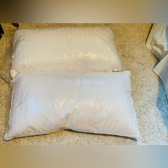 King size down pillows - Picture 1 of 3